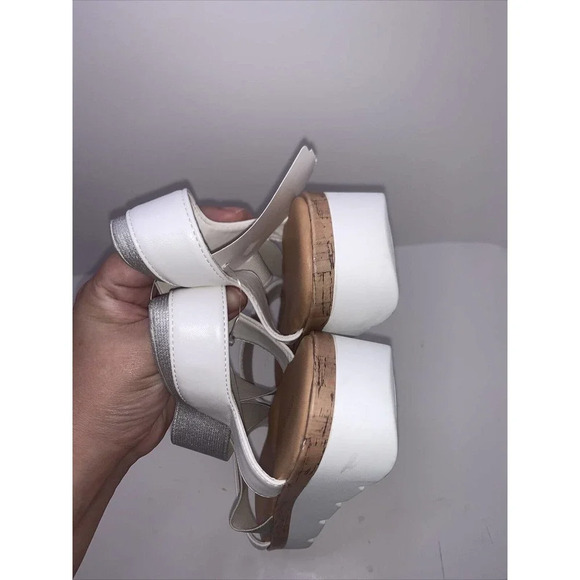 Nine West “Beth” white metallic gray Strappy Platform Wedge Sandal ~ Size 6.5 - Picture 3 of 4